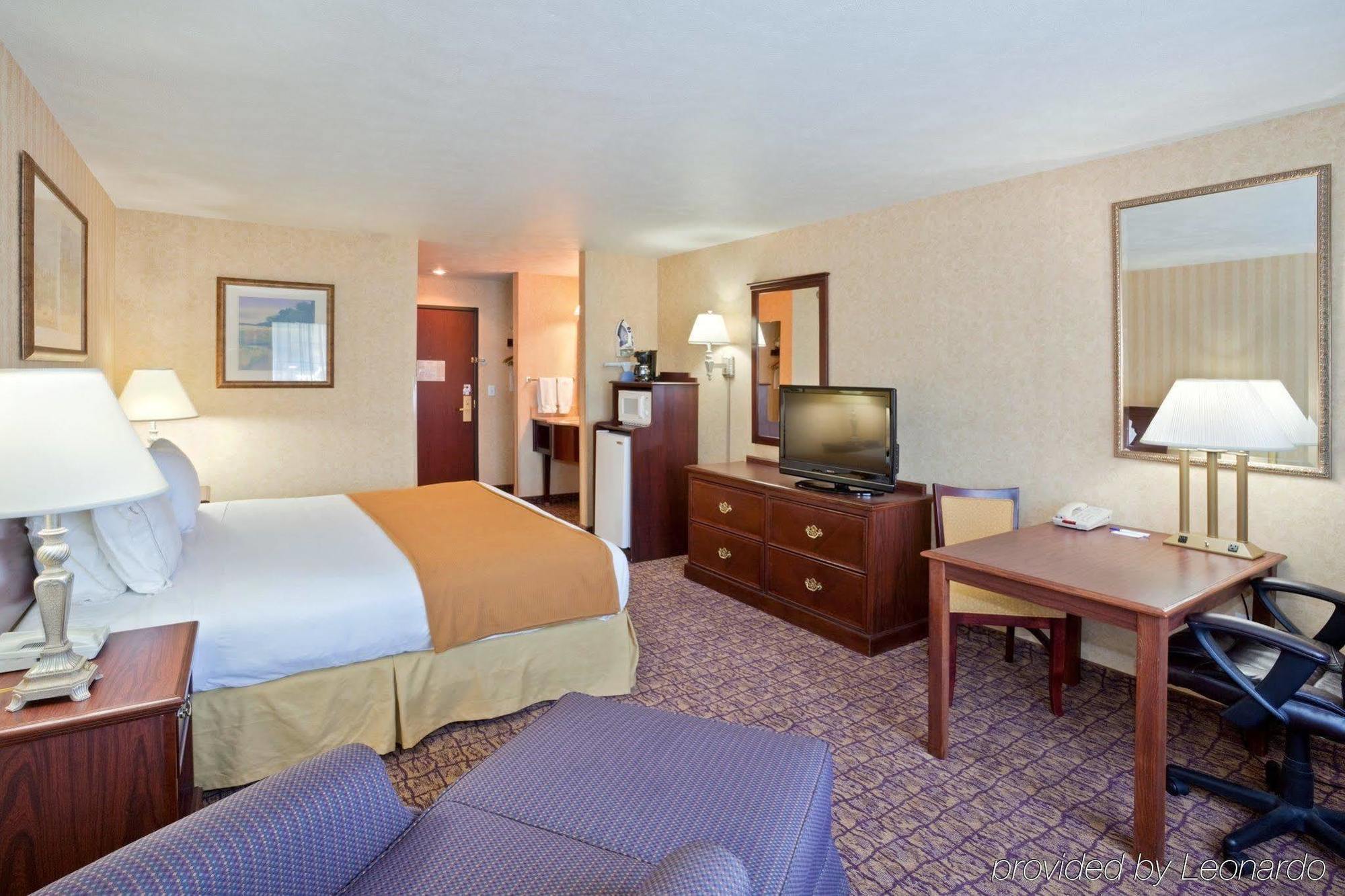 Holiday Inn Express Wenatchee By Ihg Bagian luar foto