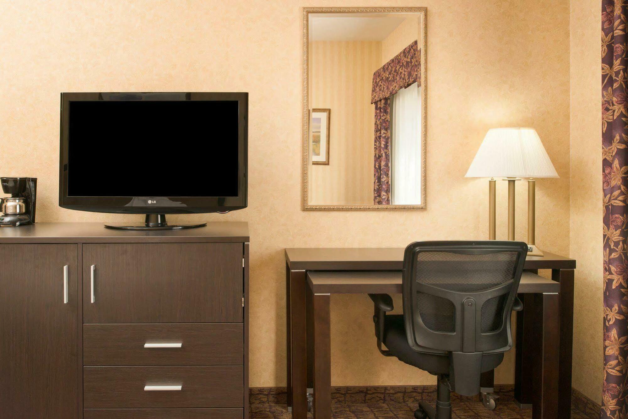 Holiday Inn Express Wenatchee By Ihg Bagian luar foto